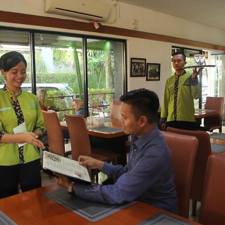 Hotel Grand Karawang Indah Zewnętrze zdjęcie