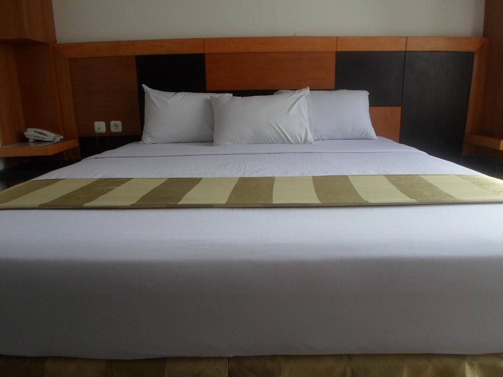 Hotel Grand Karawang Indah Zewnętrze zdjęcie