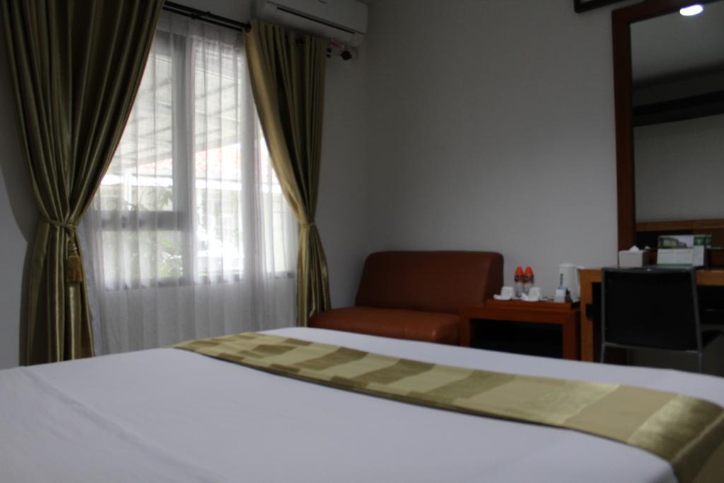 Hotel Grand Karawang Indah Zewnętrze zdjęcie