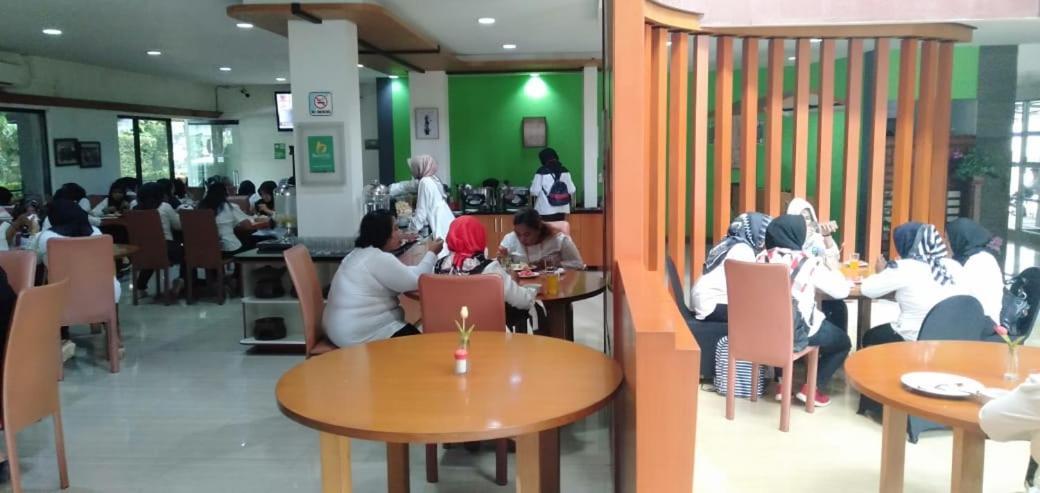 Hotel Grand Karawang Indah Zewnętrze zdjęcie